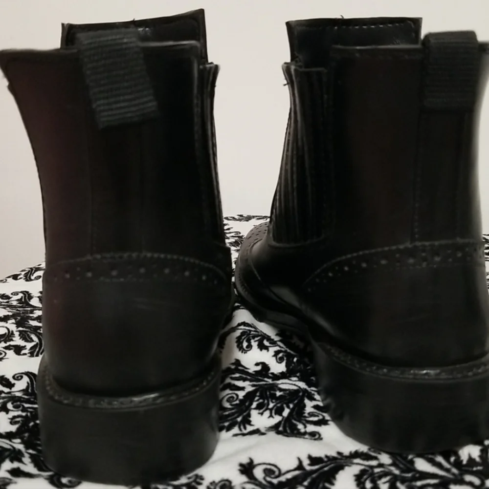 KENNETH COLE REACTION Men's Make A Splash Black Rain Shoe / Rainboots